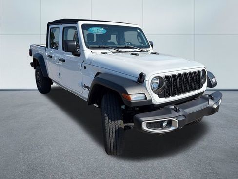 Used 2024 Jeep Gladiator Sport AWD/4WD image 5