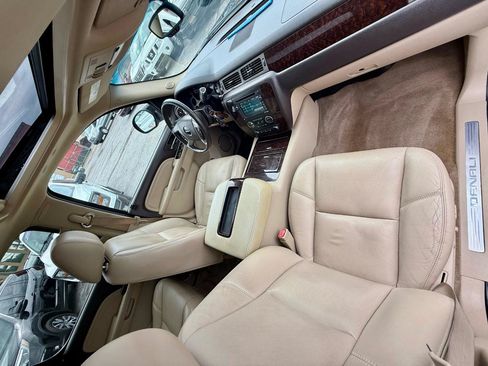 Used 2010 GMC Yukon XL Denali AWD/4WD image 29