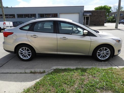 Used 2017 Ford Focus SE FWD image 10