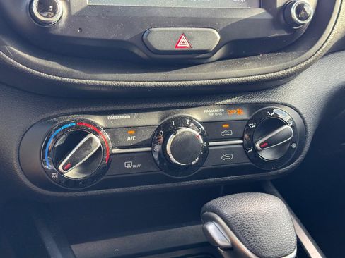 Used 2020 Kia Soul S FWD image 23