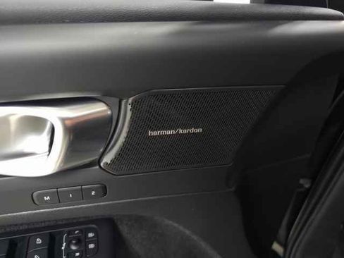 Certified 2023 Volvo C40 P8 Recharge Ultimate image 17