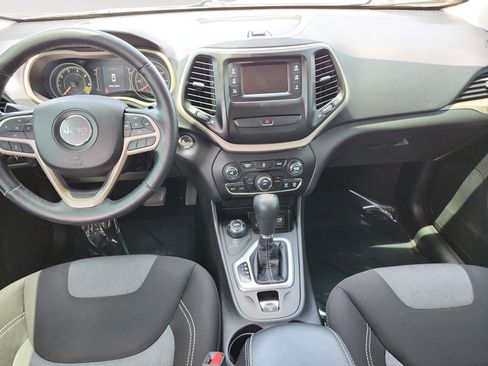 Used 2018 Jeep Cherokee Sport AWD/4WD image 11
