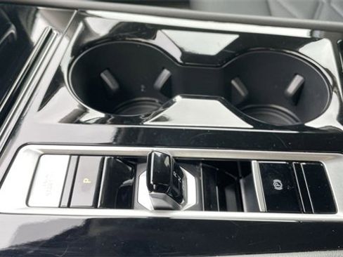 Used 2025 Volkswagen Atlas SE image 19