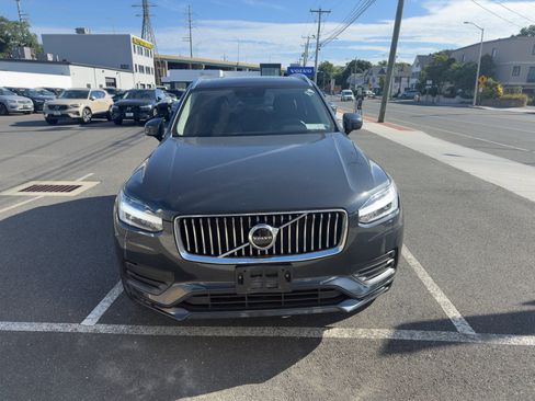 Certified 2022 Volvo XC90 T6 Momentum w/ Climate Package image 2