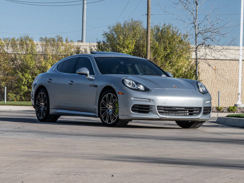 Used 2016 Porsche Panamera S image 2