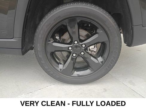 Used 2023 Jeep Grand Cherokee Altitude RWD image 3