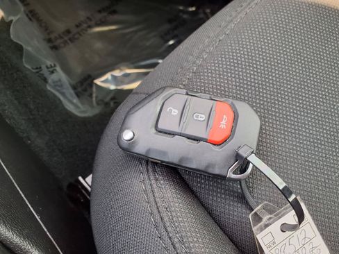 Used 2022 Jeep Wrangler Sport AWD/4WD image 13