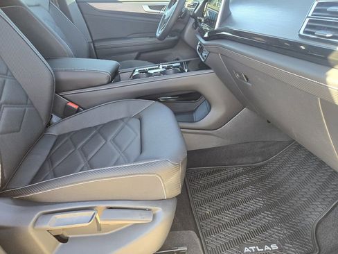 New 2026 Volkswagen Atlas Cross Sport SE image 12