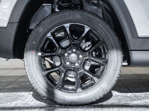 New 2026 Jeep Compass Latitude image 17