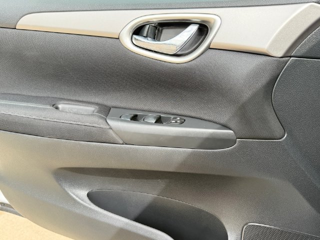 Used 2015 Nissan Sentra SV FWD image 21