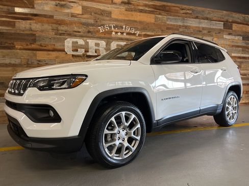 Used 2022 Jeep Compass Latitude image 15