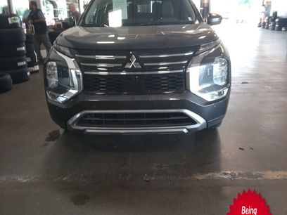 Used 2025 Mitsubishi Outlander SE