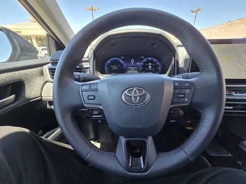 Used 2025 Toyota Camry XLE FWD image 13