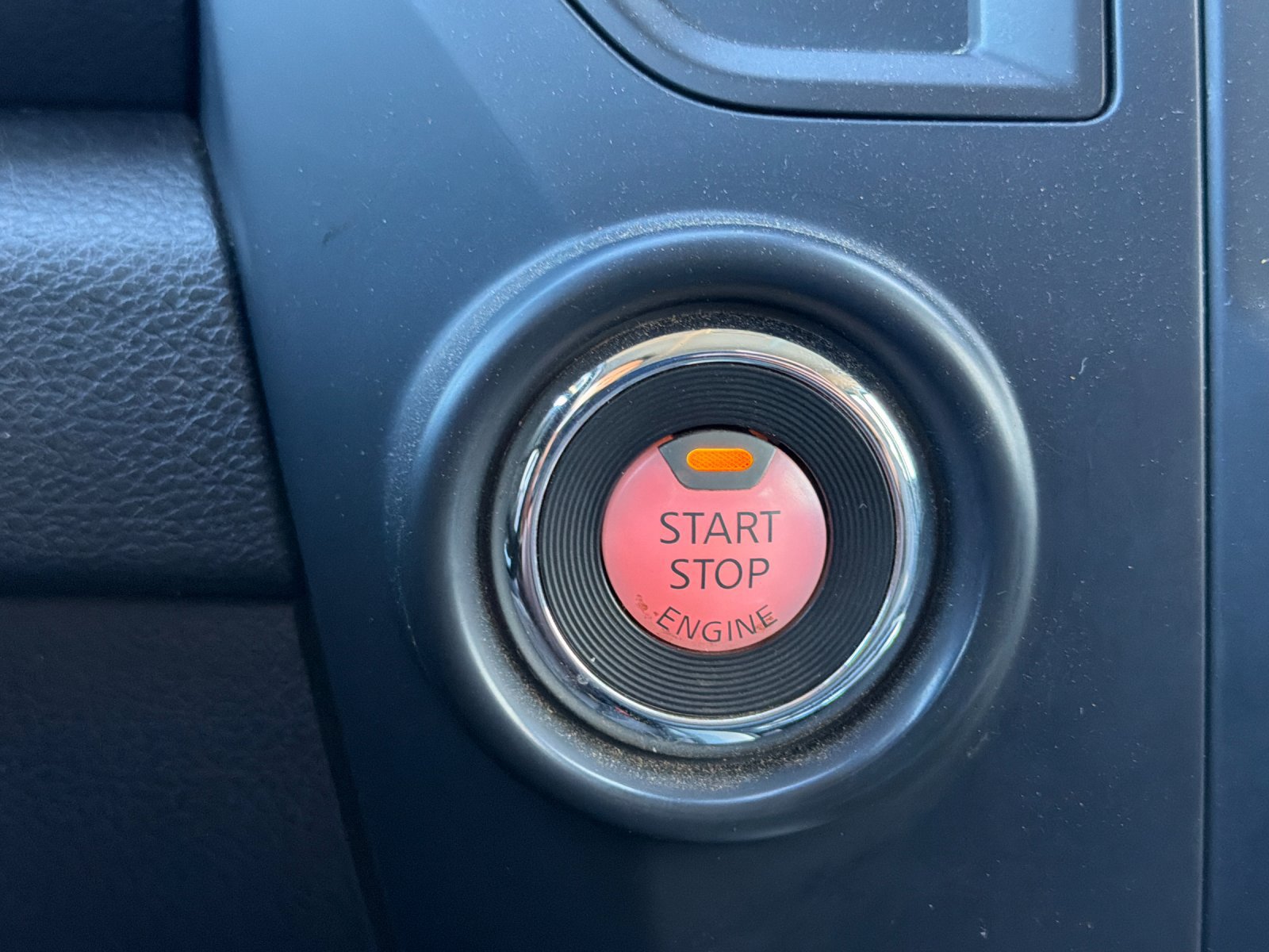 Used 2024 Nissan Titan SV w/ SV Convenience Package RWD image 24