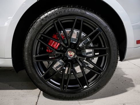 Used 2022 Porsche Macan GTS w/ Sport Chrono Package image 54