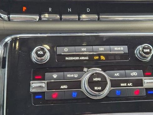 Used 2019 Lincoln Navigator Reserve image 14