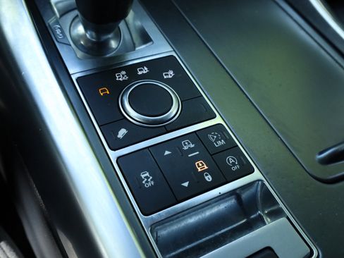 Used 2017 Land Rover Range Rover Sport SE image 11