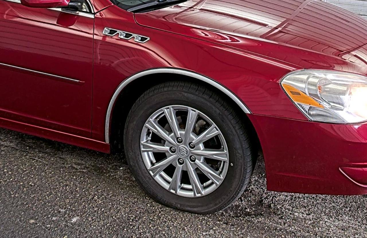 Used 2011 Buick Lucerne CXL FWD image 18
