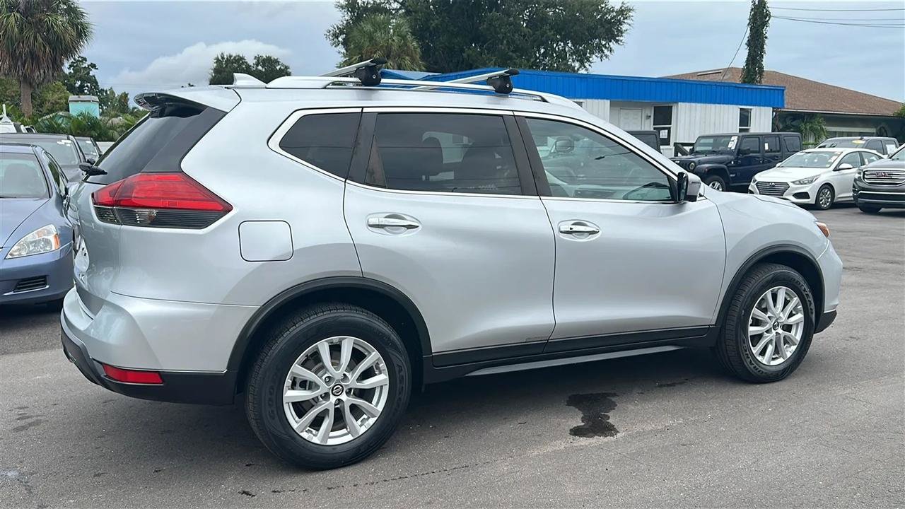 Used 2017 Nissan Rogue SV w/ SV Premium Package AWD/4WD image 8