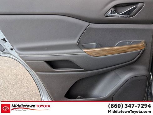 Used 2023 GMC Acadia SLE w/ Driver Convenience Package AWD/4WD image 28