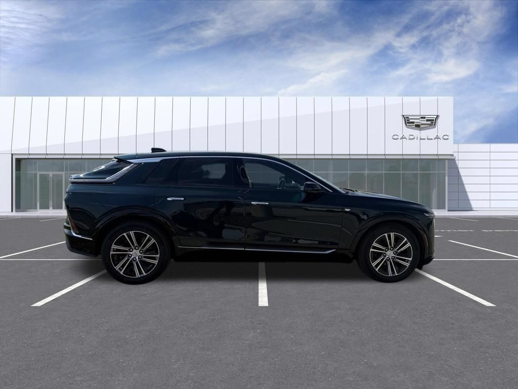 Certified 2024 Cadillac Lyriq Luxury AWD/4WD image 2
