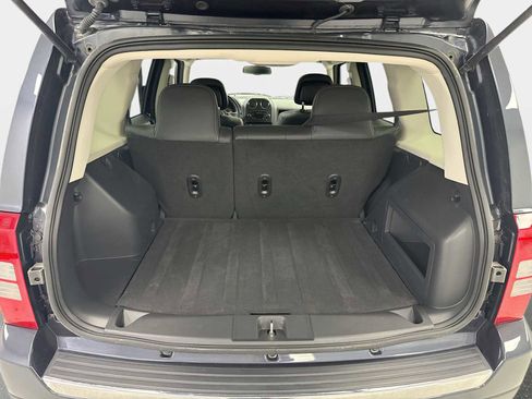 Used 2016 Jeep Patriot High Altitude FWD image 18