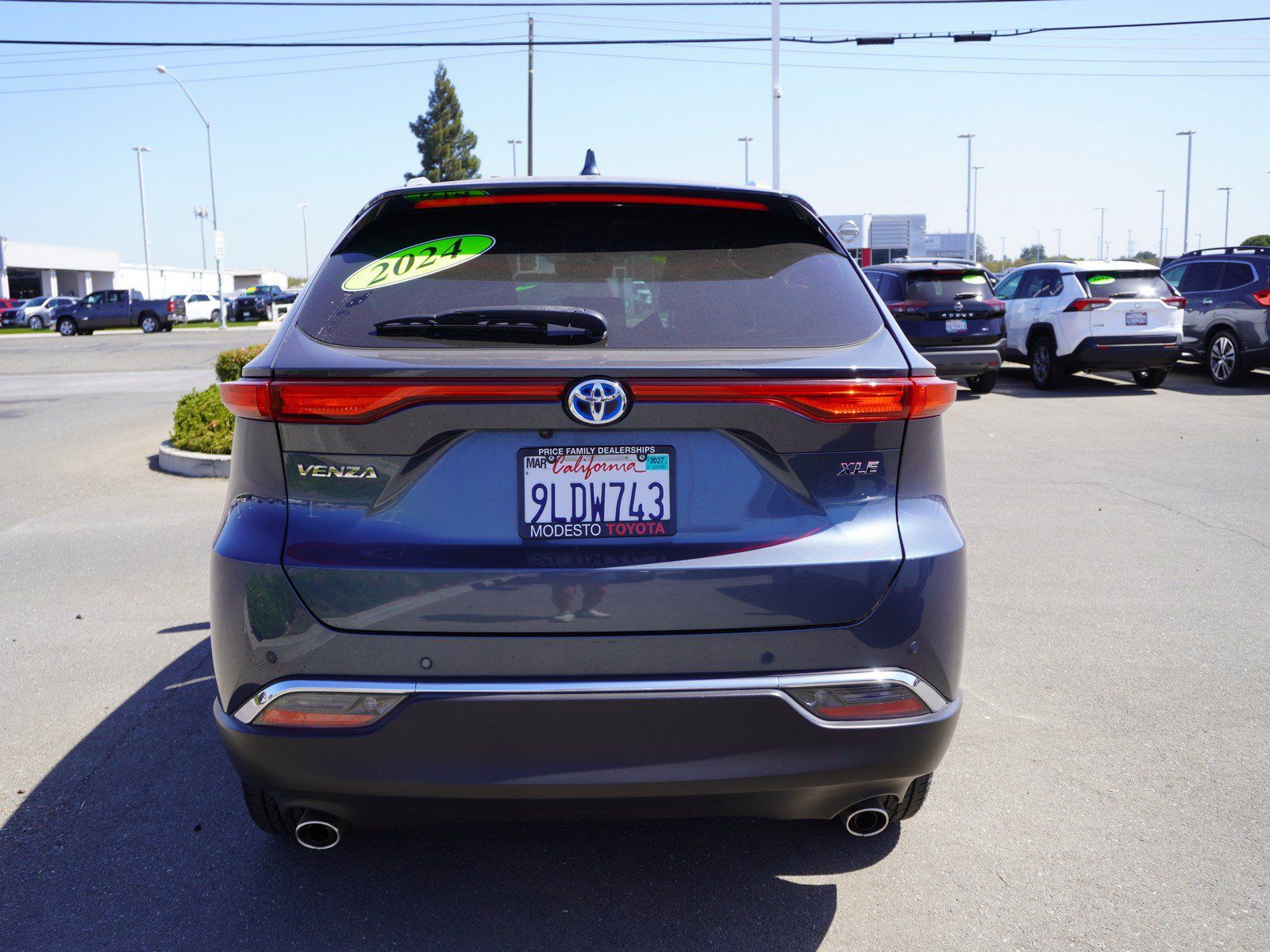 Used 2024 Toyota Venza XLE AWD/4WD image 9