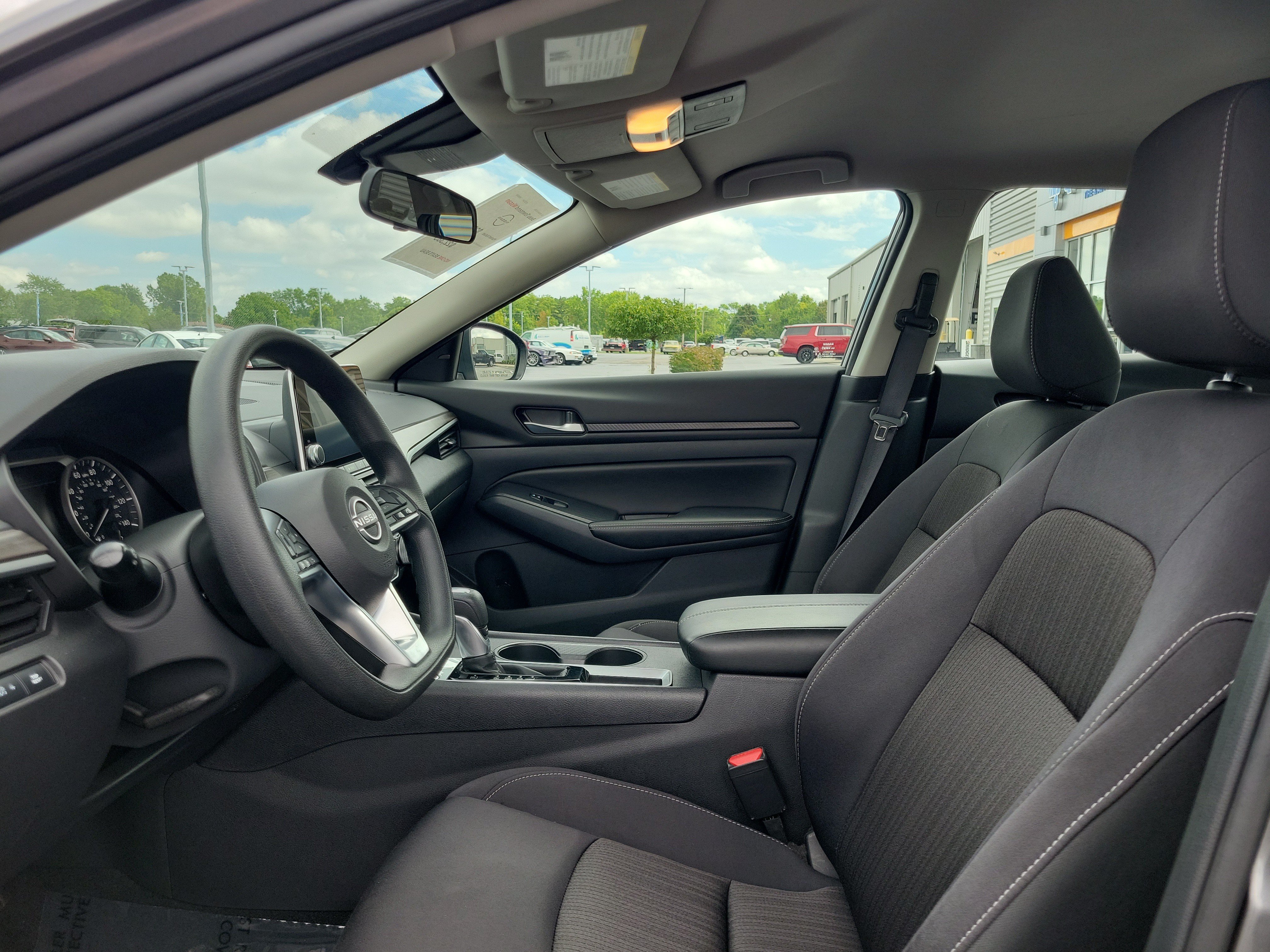 Used 2025 Nissan Altima 2.5 SV FWD image 15