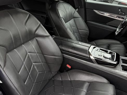 Used 2023 BMW 760i xDrive w/ Executive Package image 47