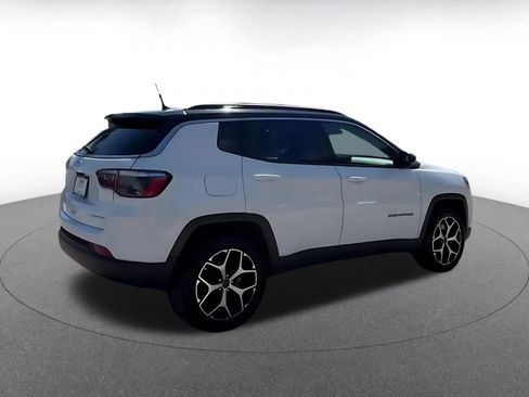 Used 2025 Jeep Compass Limited image 15