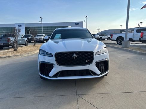 Used 2021 Jaguar F-PACE SVR image 8