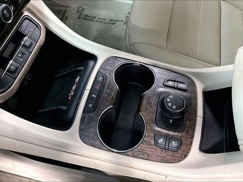 Used 2023 GMC Acadia Denali image 18