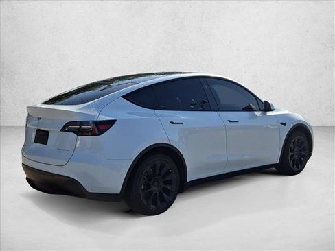 Used 2024 Tesla Model Y Long Range AWD/4WD image 5