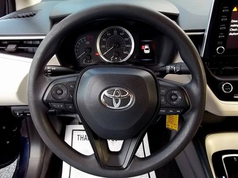 Used 2020 Toyota Corolla LE FWD image 16