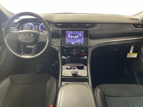 New 2025 Jeep Grand Cherokee L Altitude image 42