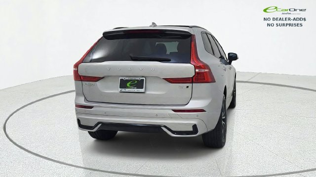 Used 2025 Volvo XC60 B5 Core AWD/4WD image 7