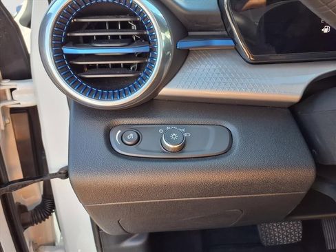 Used 2024 Chevrolet Trax LT image 18