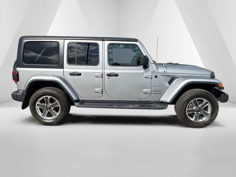 Used 2018 Jeep Wrangler Unlimited Sahara w/ Uconnect 4C Nav & Sound Group image 8