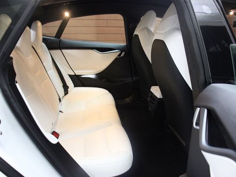 Used 2020 Tesla Model S AWD image 36