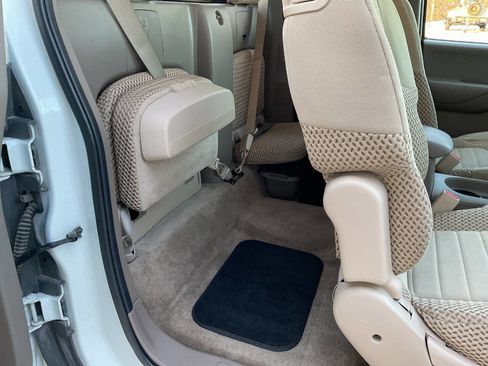 Used 2014 Nissan Frontier SV image 32