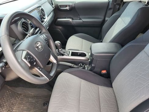 Used 2021 Toyota Tacoma TRD Off-Road image 13