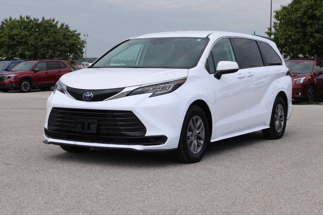 Used 2022 Toyota Sienna LE FWD image 6