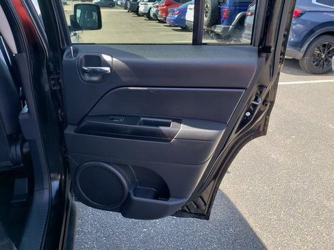 Used 2015 Jeep Patriot Latitude AWD/4WD image 18