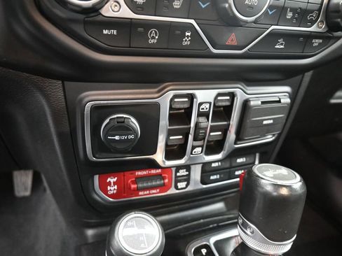 Used 2022 Jeep Wrangler Unlimited Rubicon w/ LED Lighting Group AWD/4WD image 13
