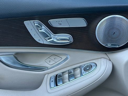 Used 2019 Mercedes-Benz GLC 300 4MATIC image 13