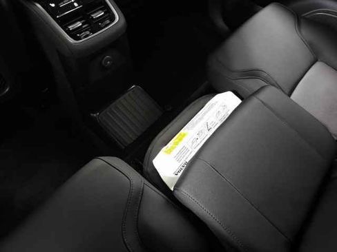 New 2025 Volvo XC90 T8 Plus w/ Protection Package Premier image 31