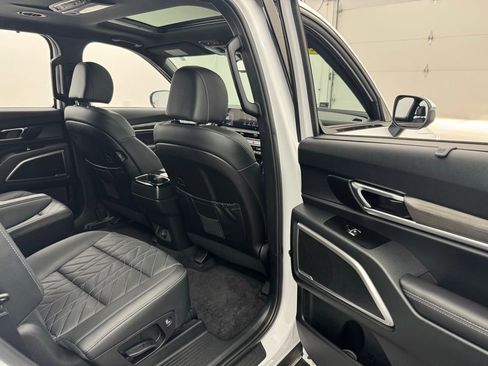 Used 2025 Kia Telluride AWD image 38
