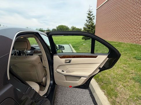 Used 2014 Mercedes-Benz E 350 4MATIC Sedan image 24