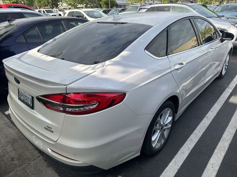 Used 2020 Ford Fusion SE image 3