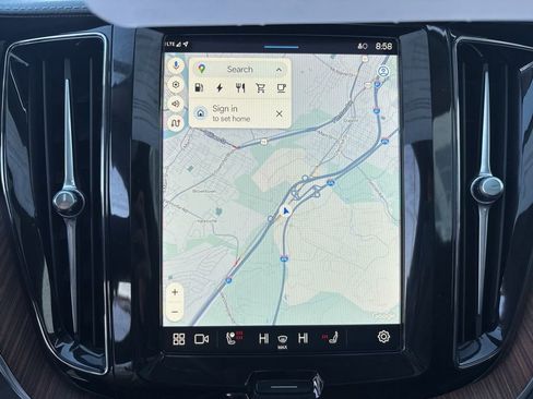 Certified 2024 Volvo XC60 T8 Ultimate w/ Protection Package Premier image 28